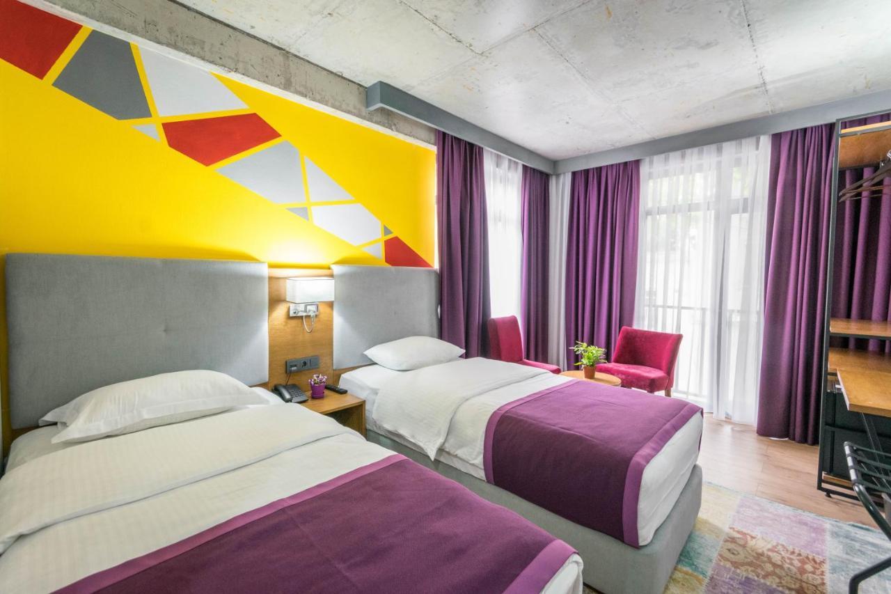 Hotel Adora Тбилиси Екстериор снимка