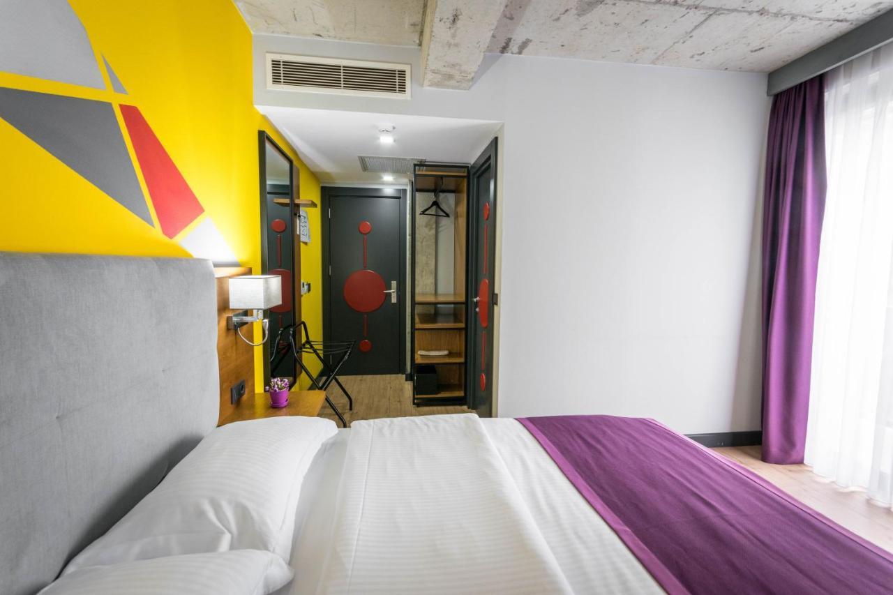 Hotel Adora Тбилиси Екстериор снимка