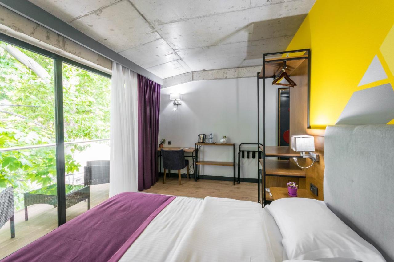 Hotel Adora Тбилиси Екстериор снимка