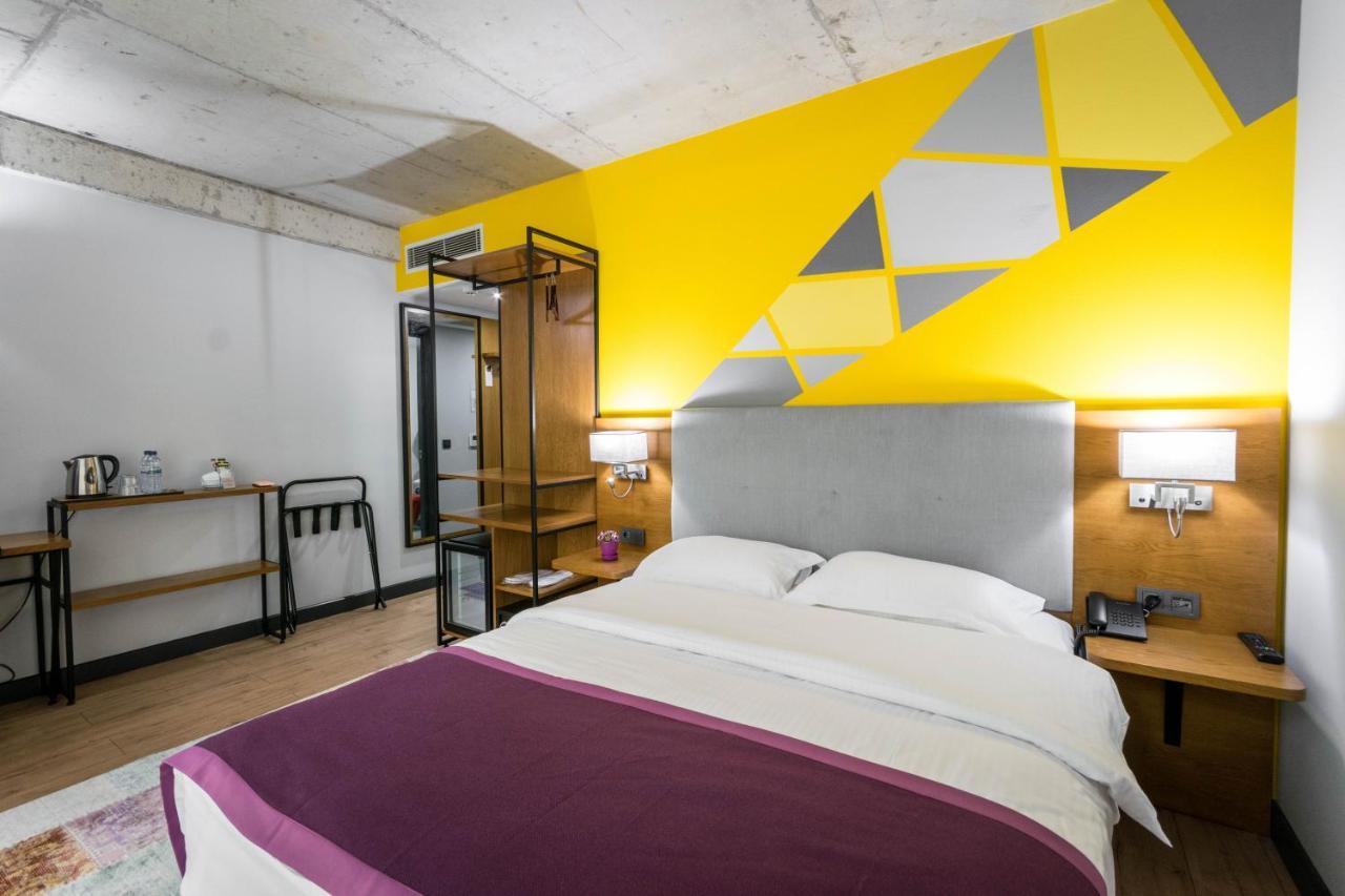 Hotel Adora Тбилиси Екстериор снимка