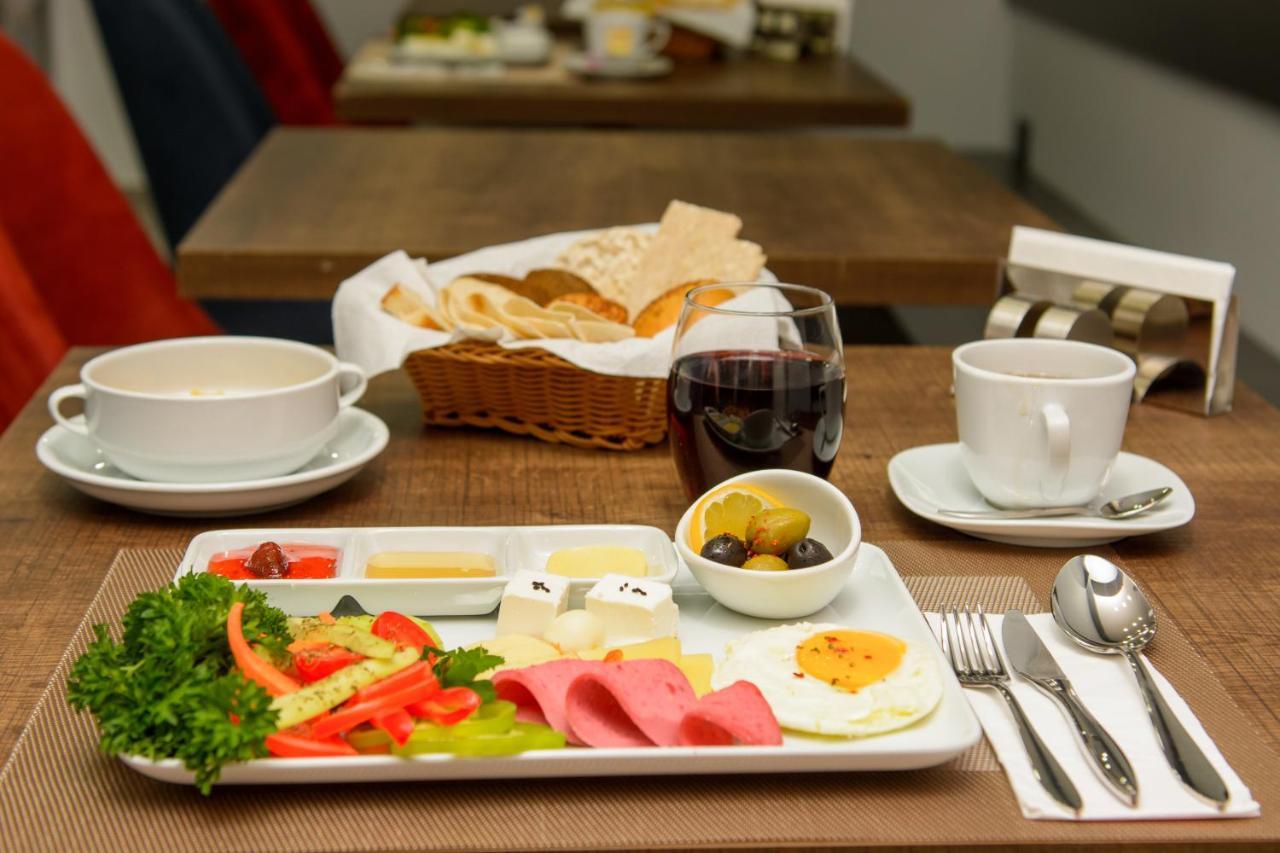 Hotel Adora Тбилиси Екстериор снимка
