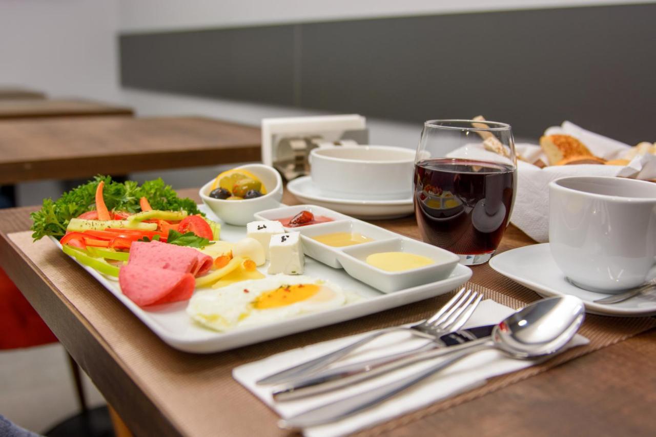 Hotel Adora Тбилиси Екстериор снимка